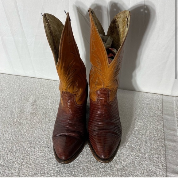 Vintage Leather Western Cowboy Boots With Vibram Soles 8.5 - Picture 2 of 16